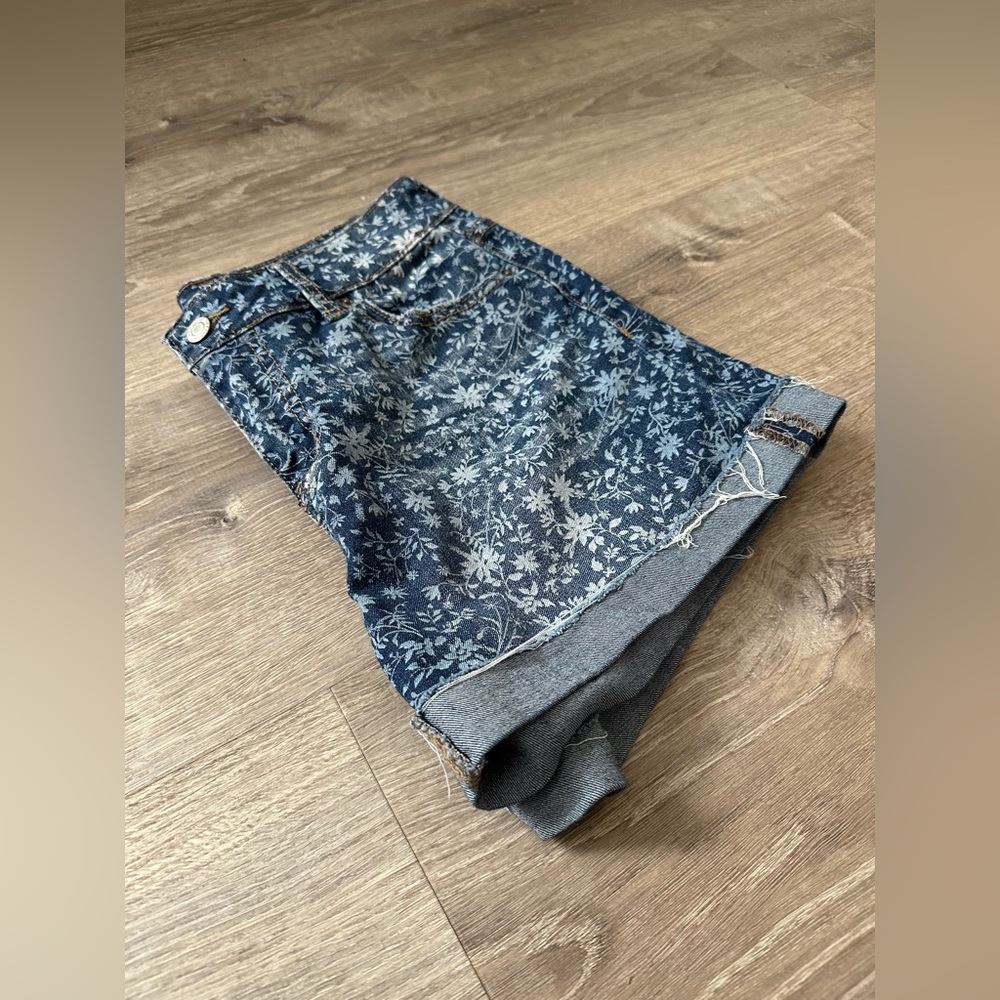 Time and Tru Floral Blue Denim Shorts